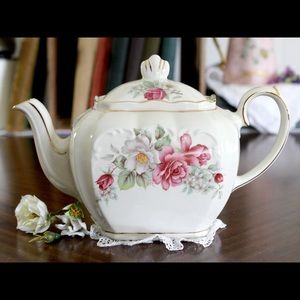 EUC and RARE Windsor fine China Teapot